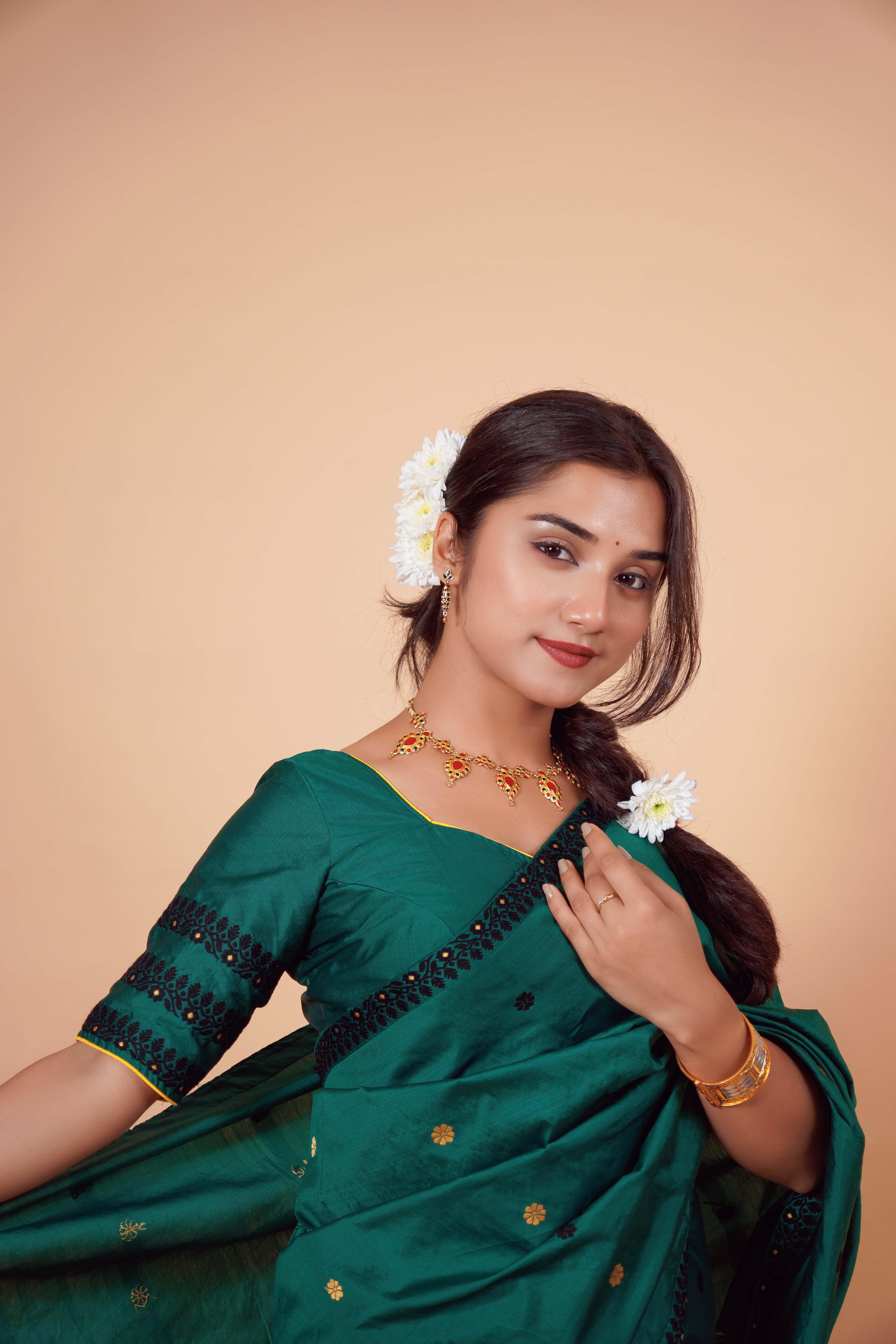 Assam Handmade Emerald Green Mixed Pat Silk Mekhela Chador